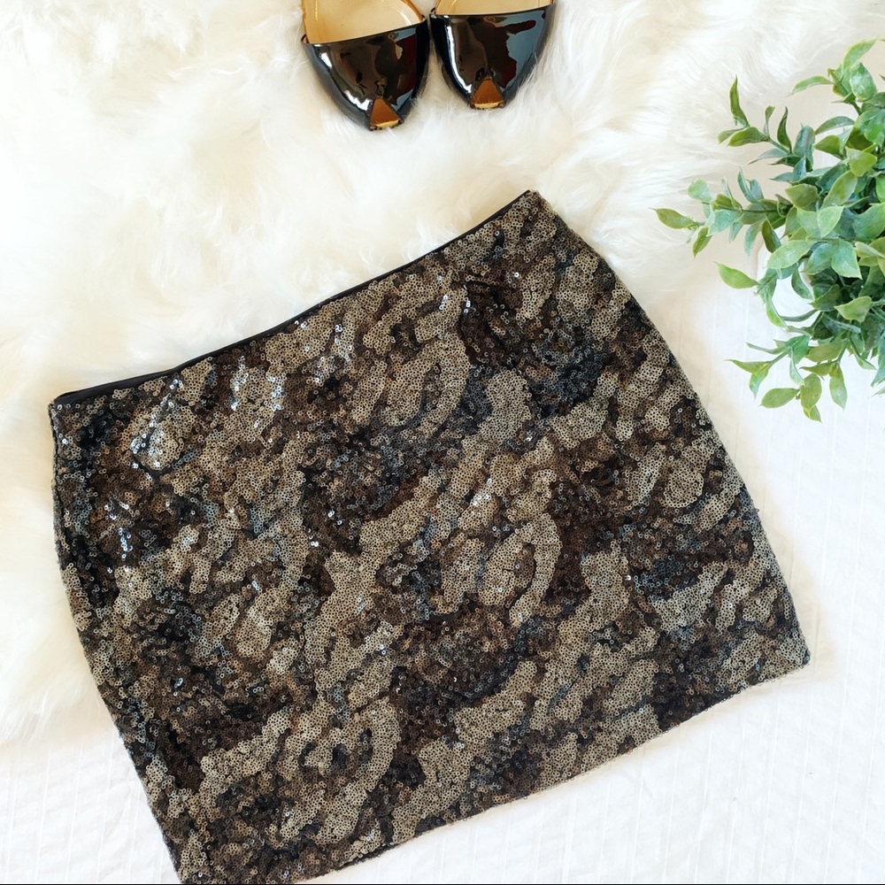 ✨✨NWOT GUESS SEQUINS MINI SKIRT LEOPARD PRINT ✨✨